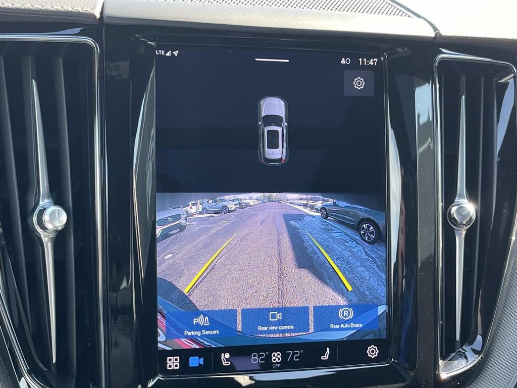 Used 2022 Volvo XC60 B5 R-Design w/ Climate Package image 33