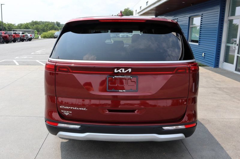 Used 2022 Kia Carnival LX FWD image 7