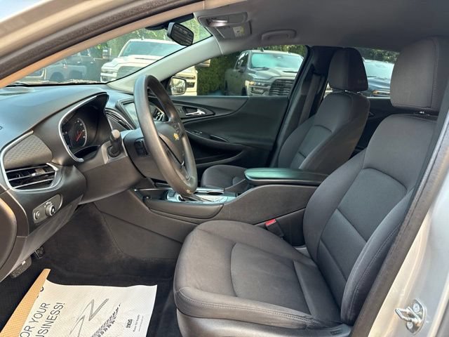 Used 2017 Chevrolet Malibu LT FWD image 22