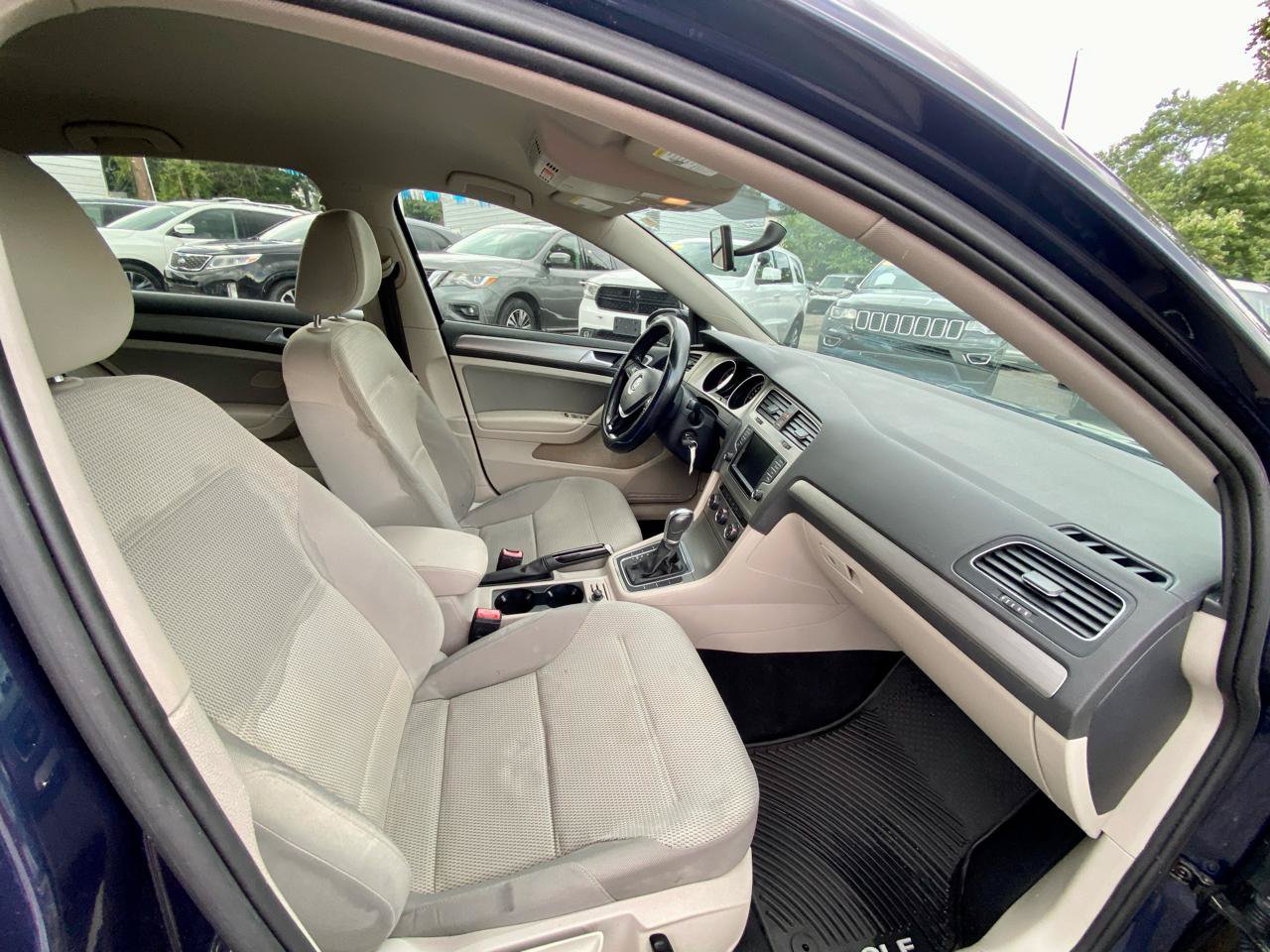 Used 2016 Volkswagen Golf S FWD image 8