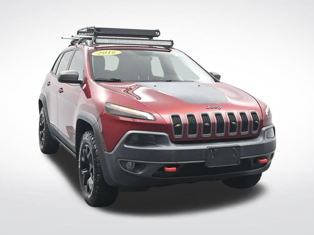 Used 2016 Jeep Cherokee Trailhawk w/ Comfort/Convenience Group AWD/4WD image 3