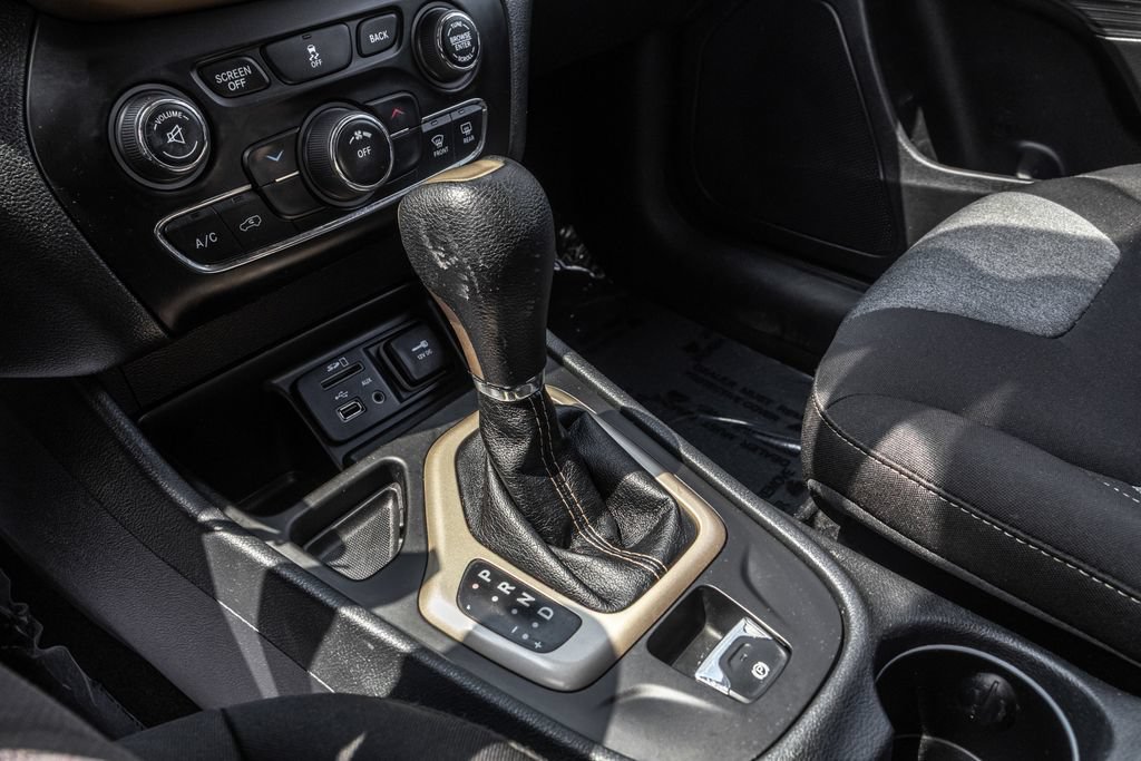 Used 2014 Jeep Cherokee Latitude FWD image 19