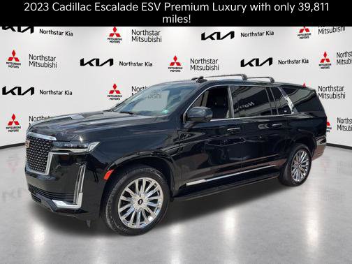 Used 2023 Cadillac Escalade ESV Premium Luxury AWD/4WD image 2
