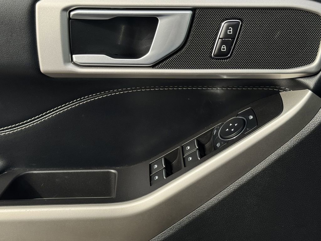 Used 2023 Ford Explorer XLT image 24