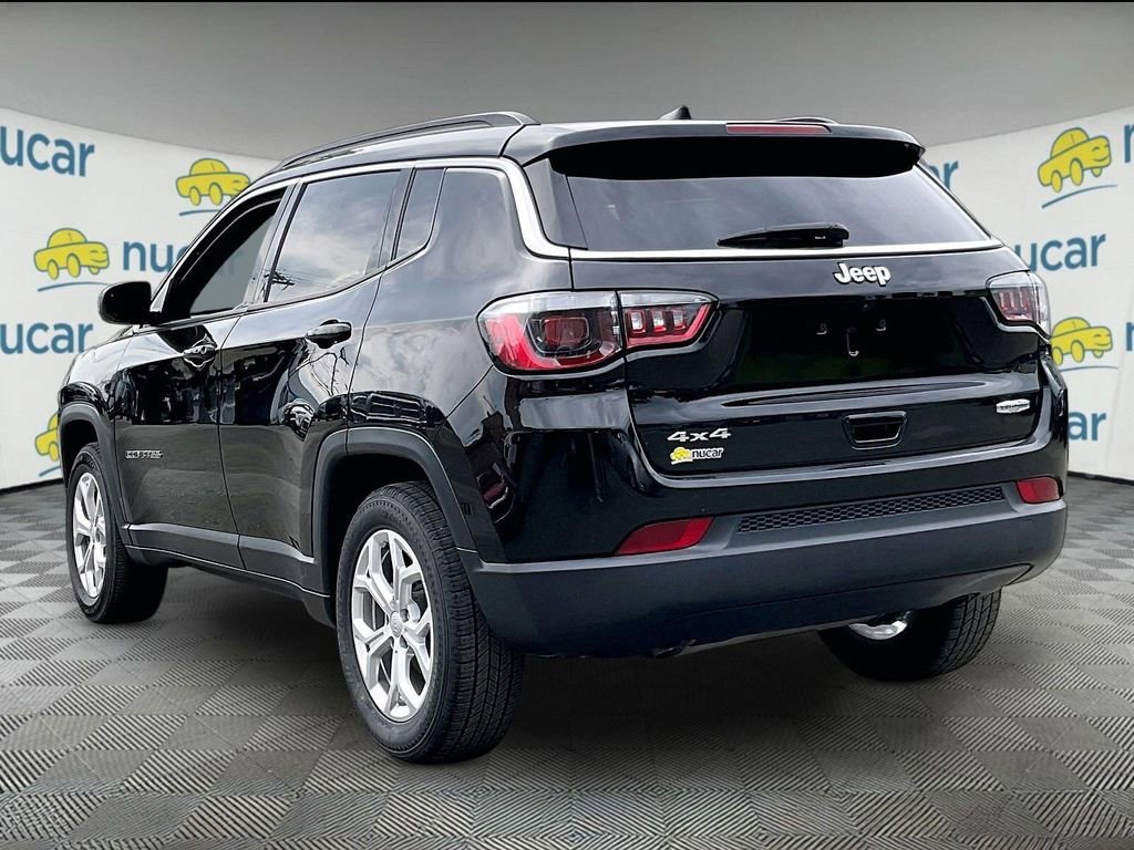 Used 2024 Jeep Compass Latitude AWD/4WD image 4