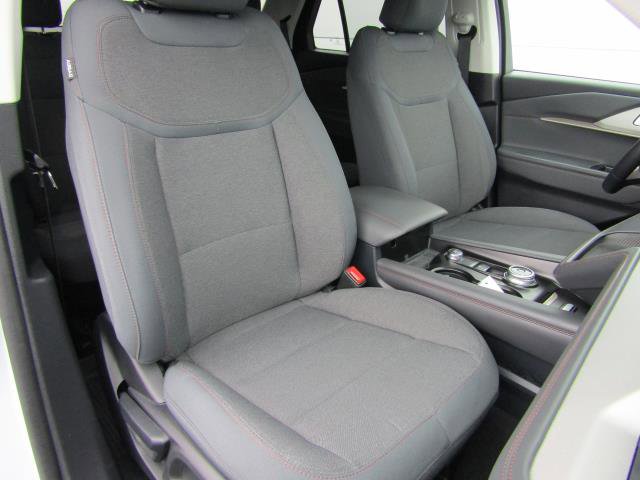 Used 2025 Ford Explorer Active AWD/4WD image 10