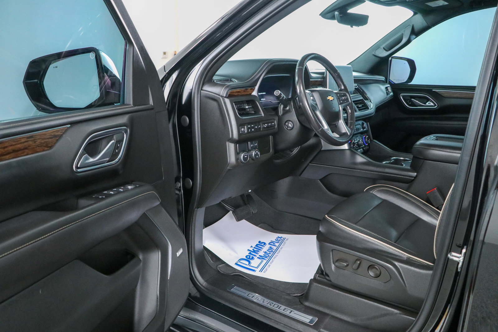 Used 2022 Chevrolet Tahoe Premier RWD image 3