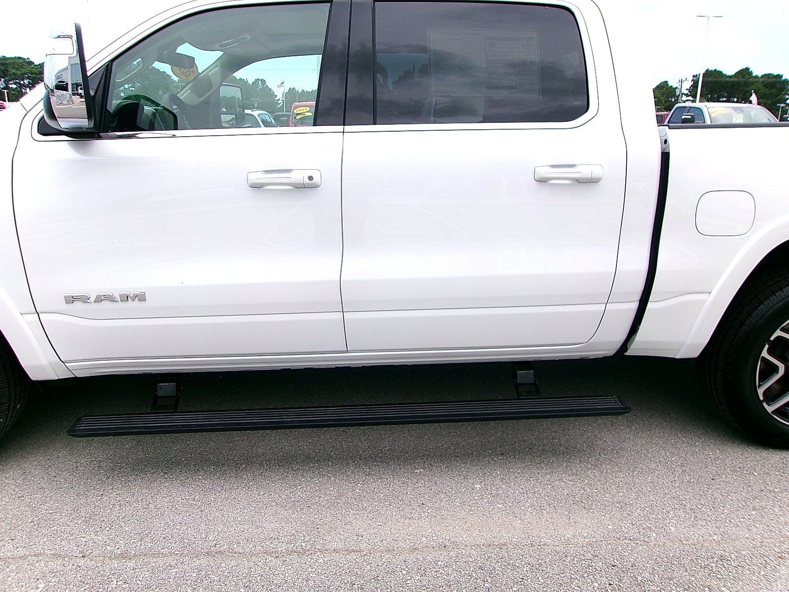New 2026 RAM 1500 Laramie AWD/4WD image 7