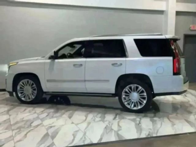 Used 2017 Cadillac Escalade Platinum image 43