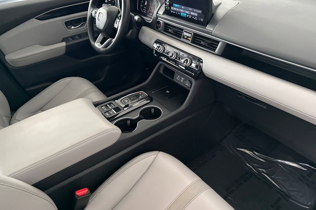 Certified 2025 Honda Pilot Touring image 13