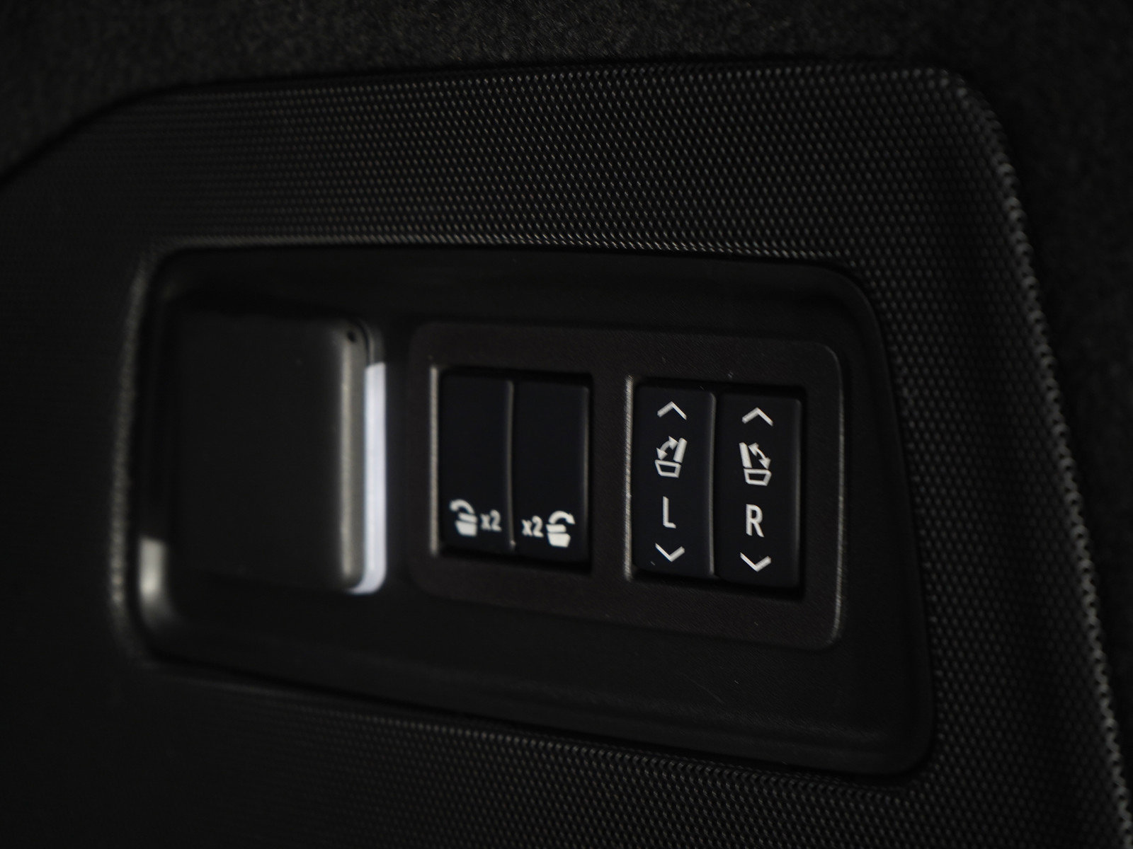 Used 2024 Cadillac Escalade Premium Luxury w/ Performance Package image 11