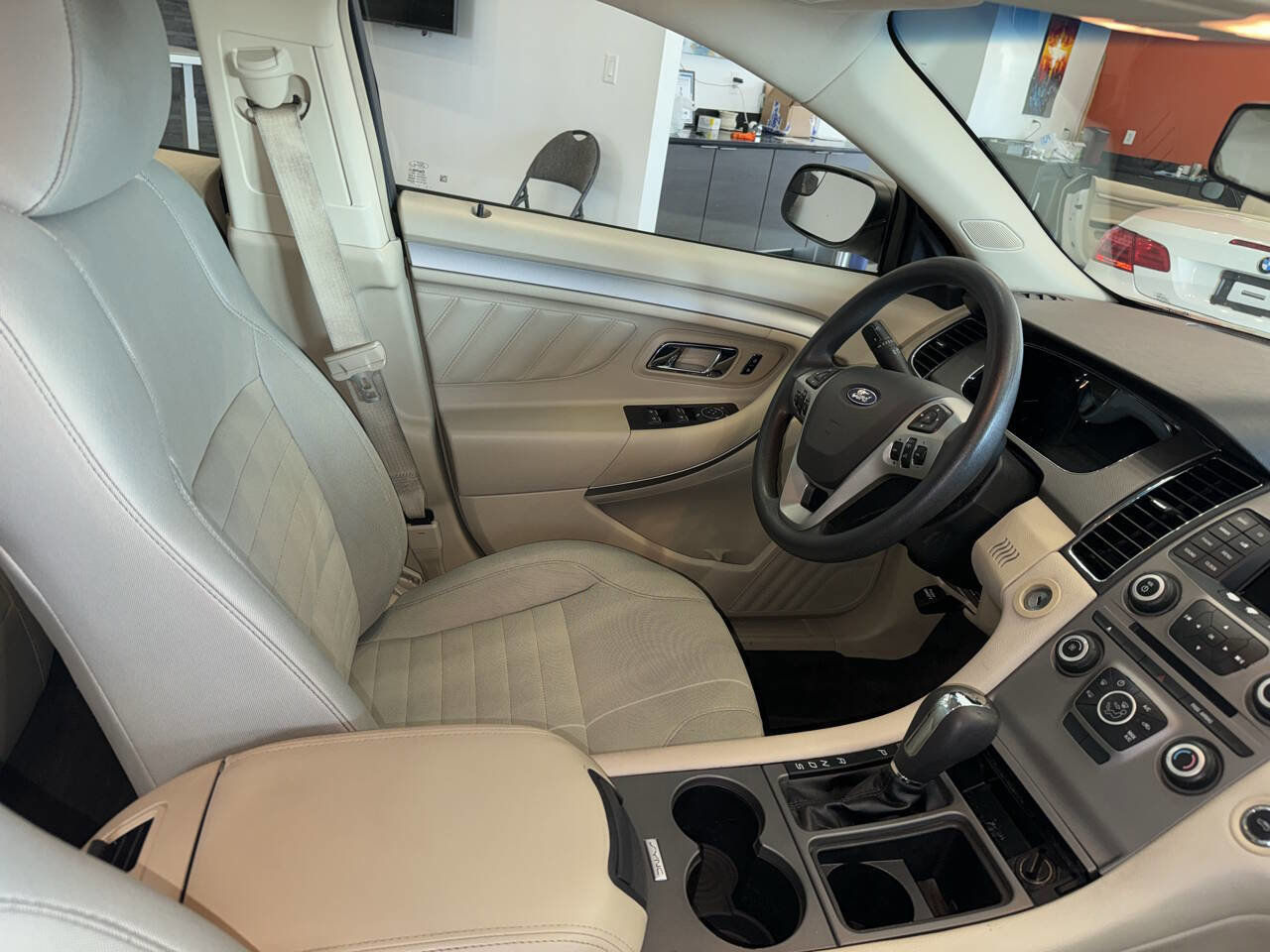 Used 2017 Ford Taurus SE image 19