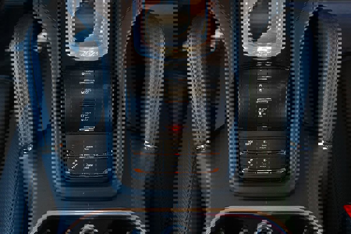 Used 2017 Porsche Cayenne S image 24