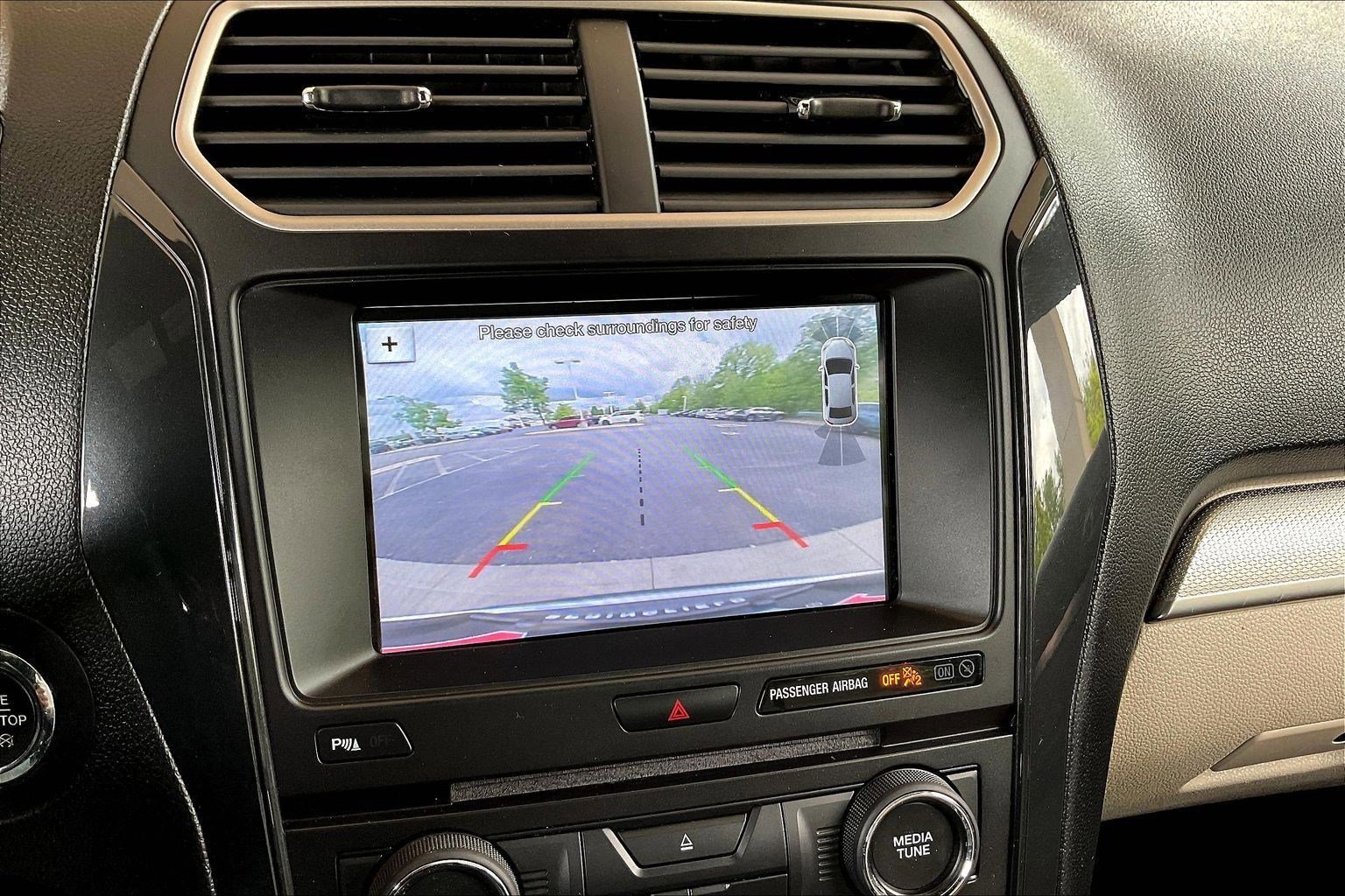 Used 2018 Ford Explorer XLT AWD/4WD image 14