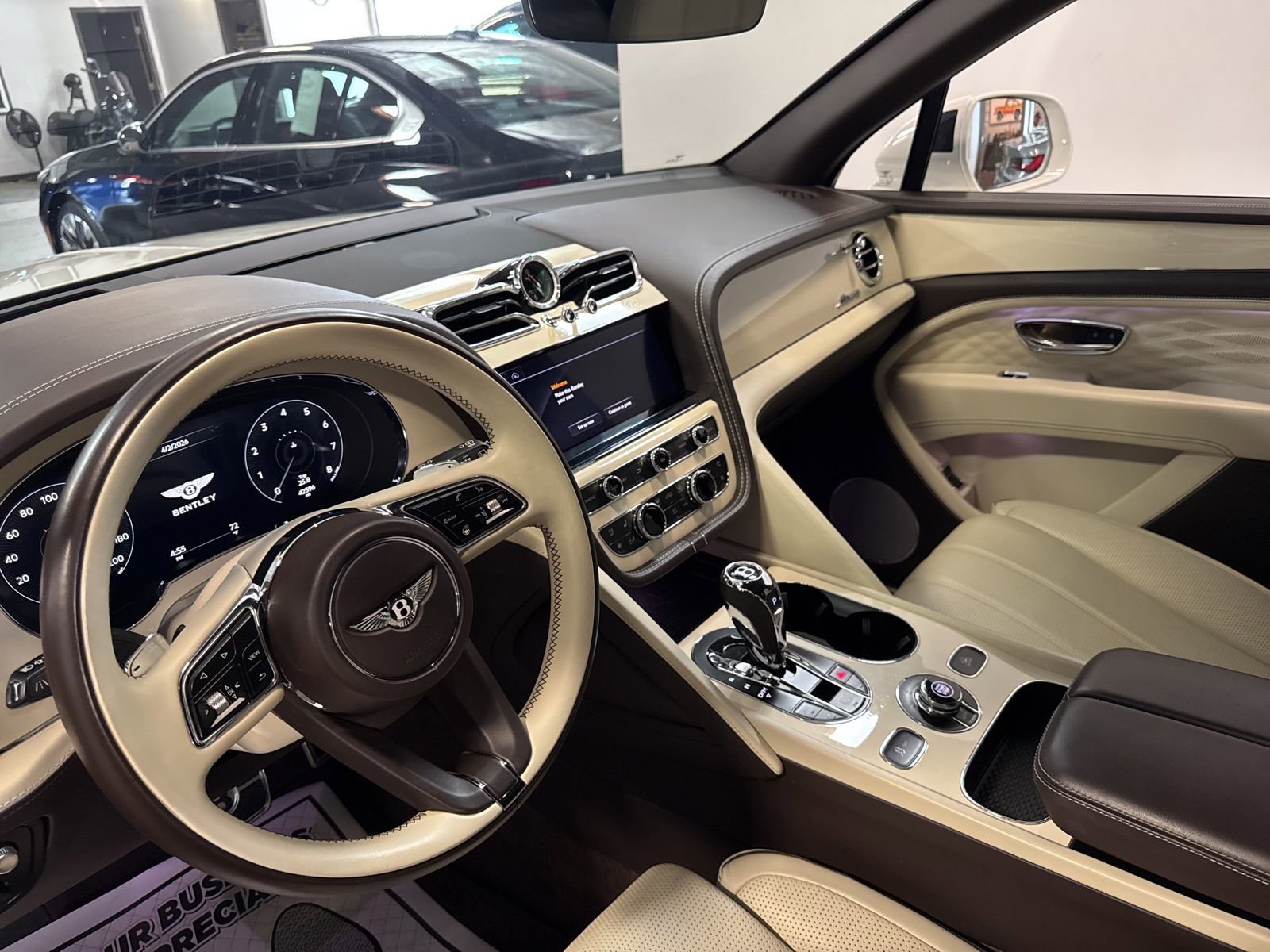 Used 2023 Bentley Bentayga Extended Wheelbase image 20