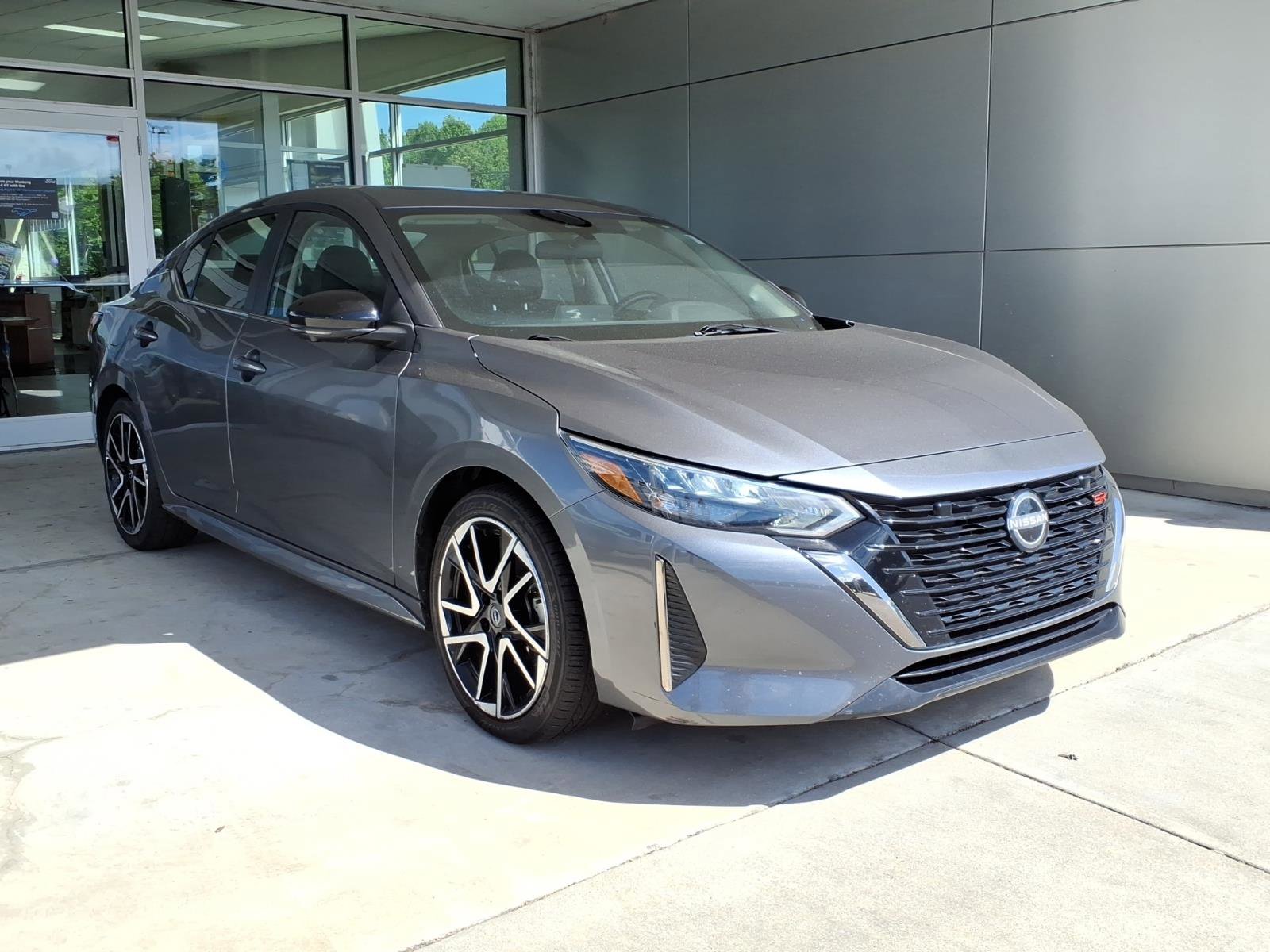 Used 2025 Nissan Sentra SR w/ SR Premium Package FWD image 1