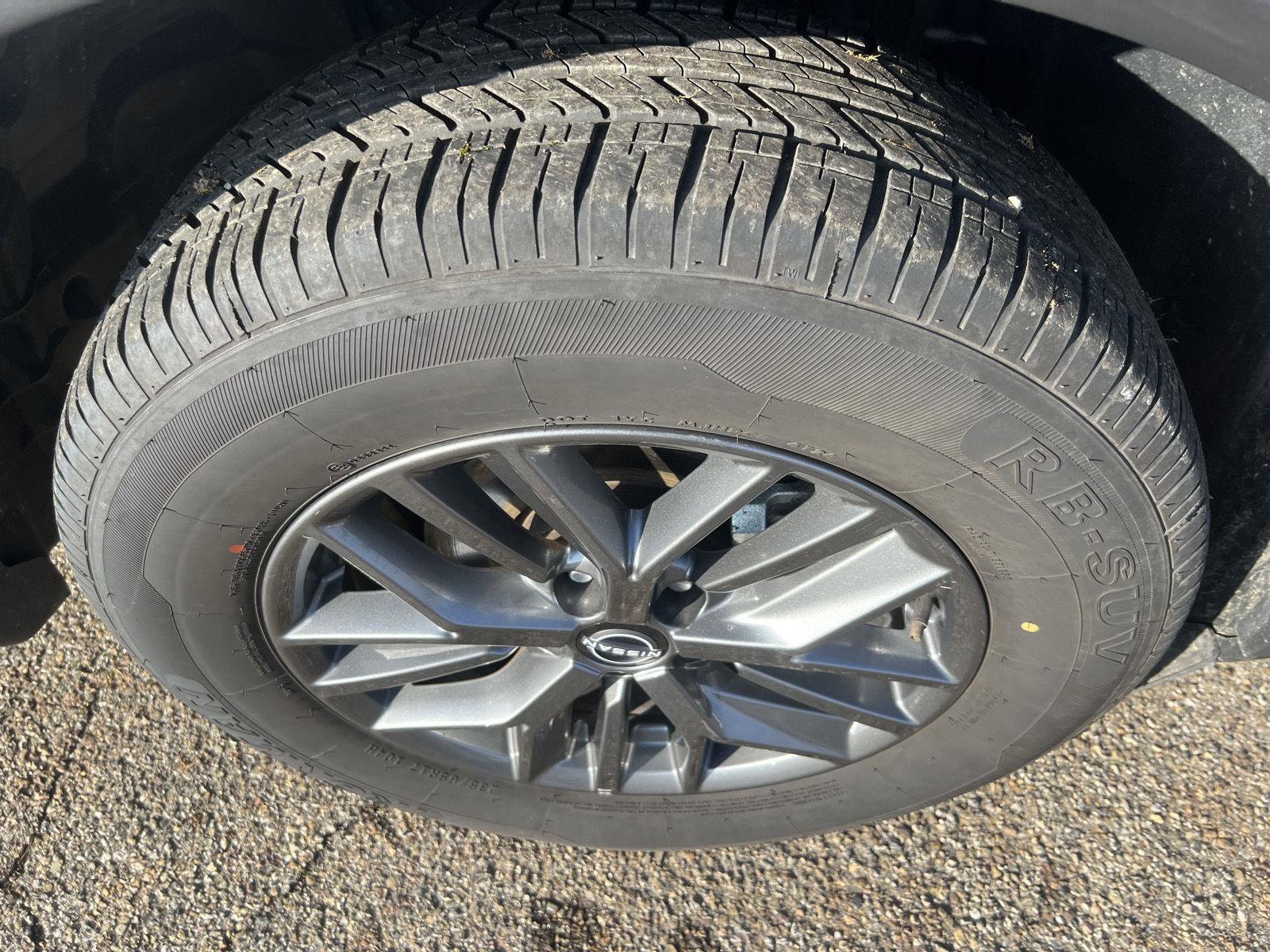 Used 2023 Nissan Rogue S image 40