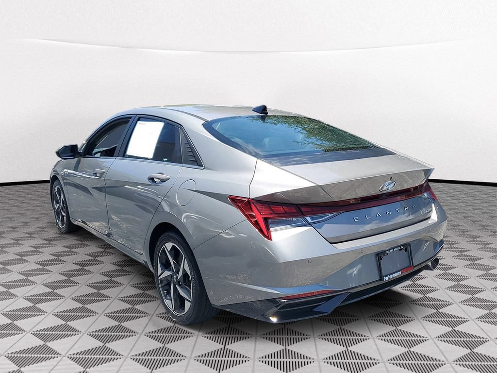 Used 2022 Hyundai Elantra Limited w/ Cargo Package FWD image 4