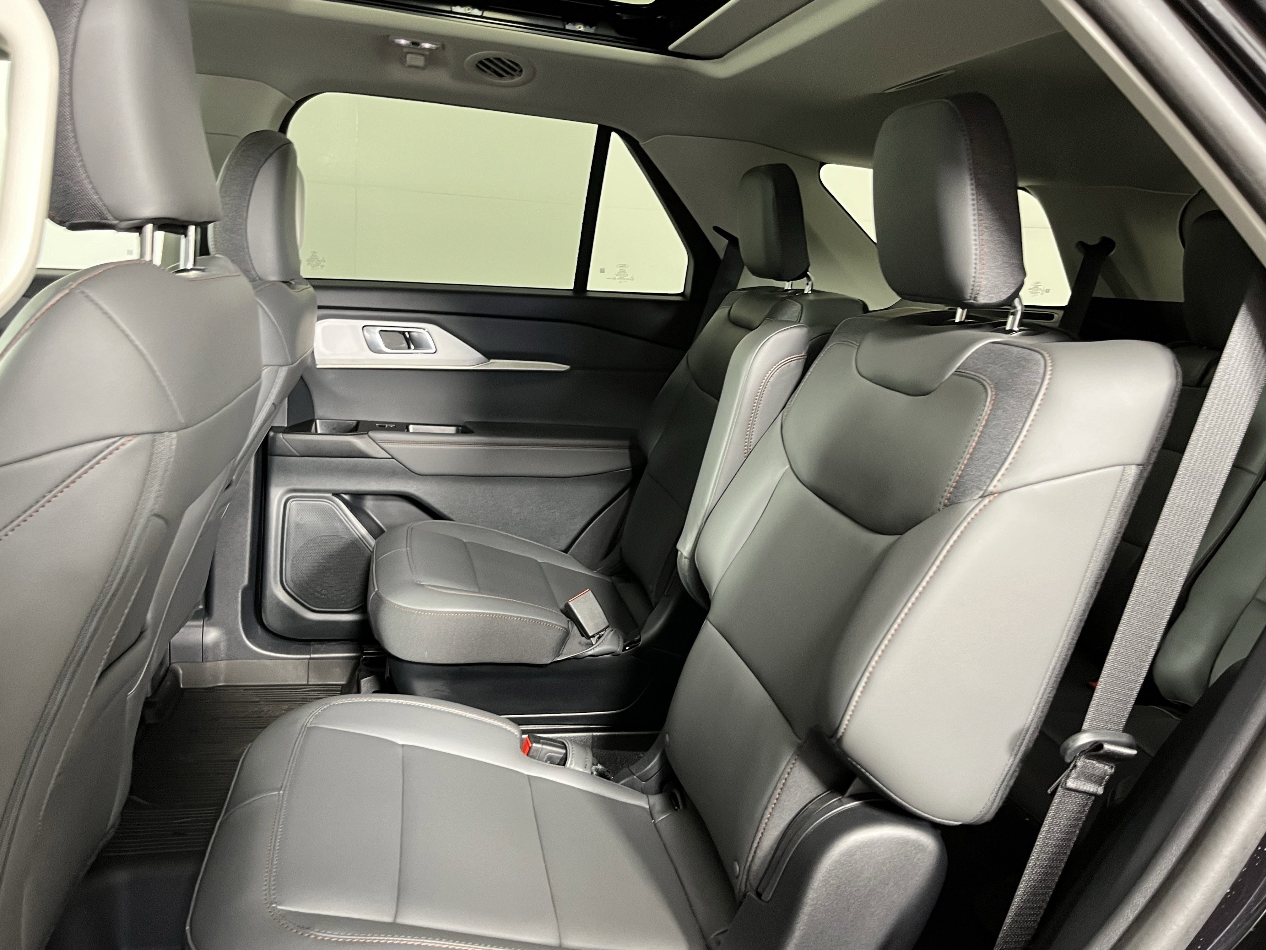 Used 2025 Ford Explorer Active w/ Active Comfort Package image 15