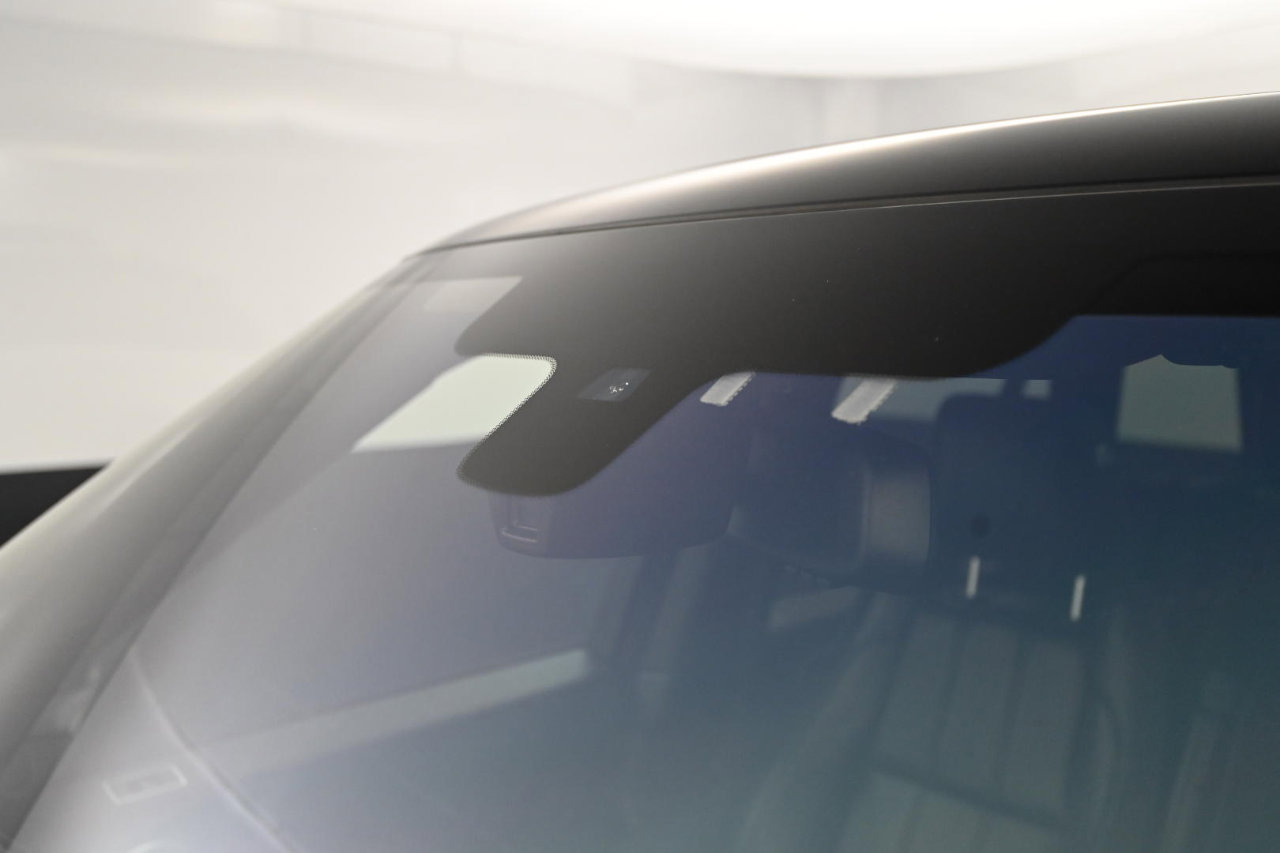 Used 2016 Land Rover Range Rover HSE image 11