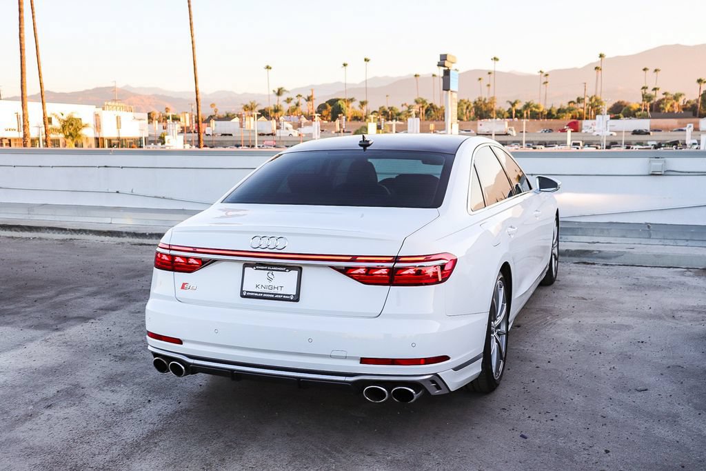 Used 2022 Audi S8 AWD/4WD image 9