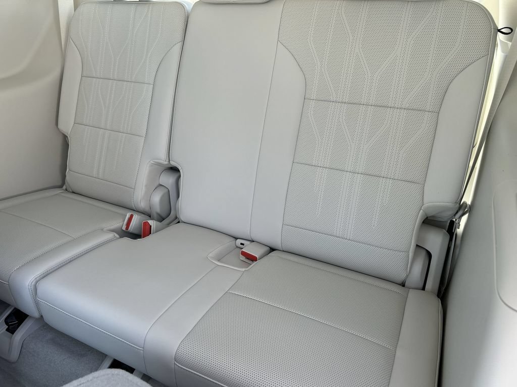 New 2026 Buick Enclave Avenir w/ Super Cruise Package FWD image 36