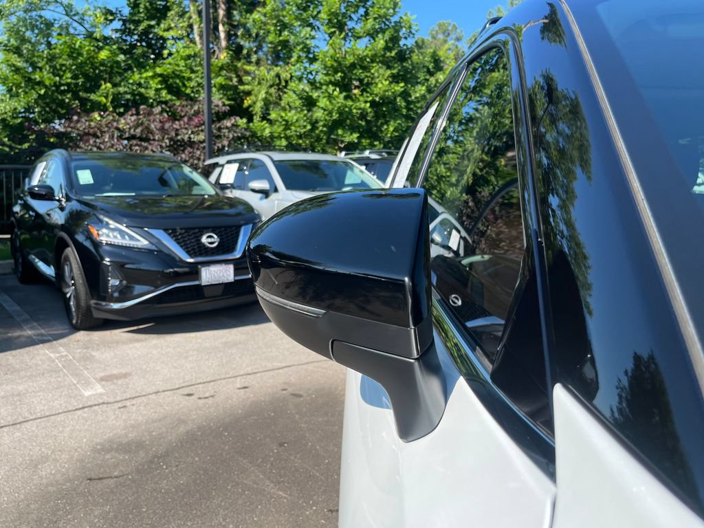 Used 2025 Nissan Pathfinder Platinum FWD image 40