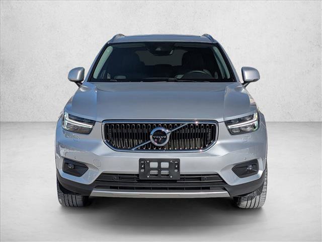 Used 2019 Volvo XC40 T5 Momentum image 2
