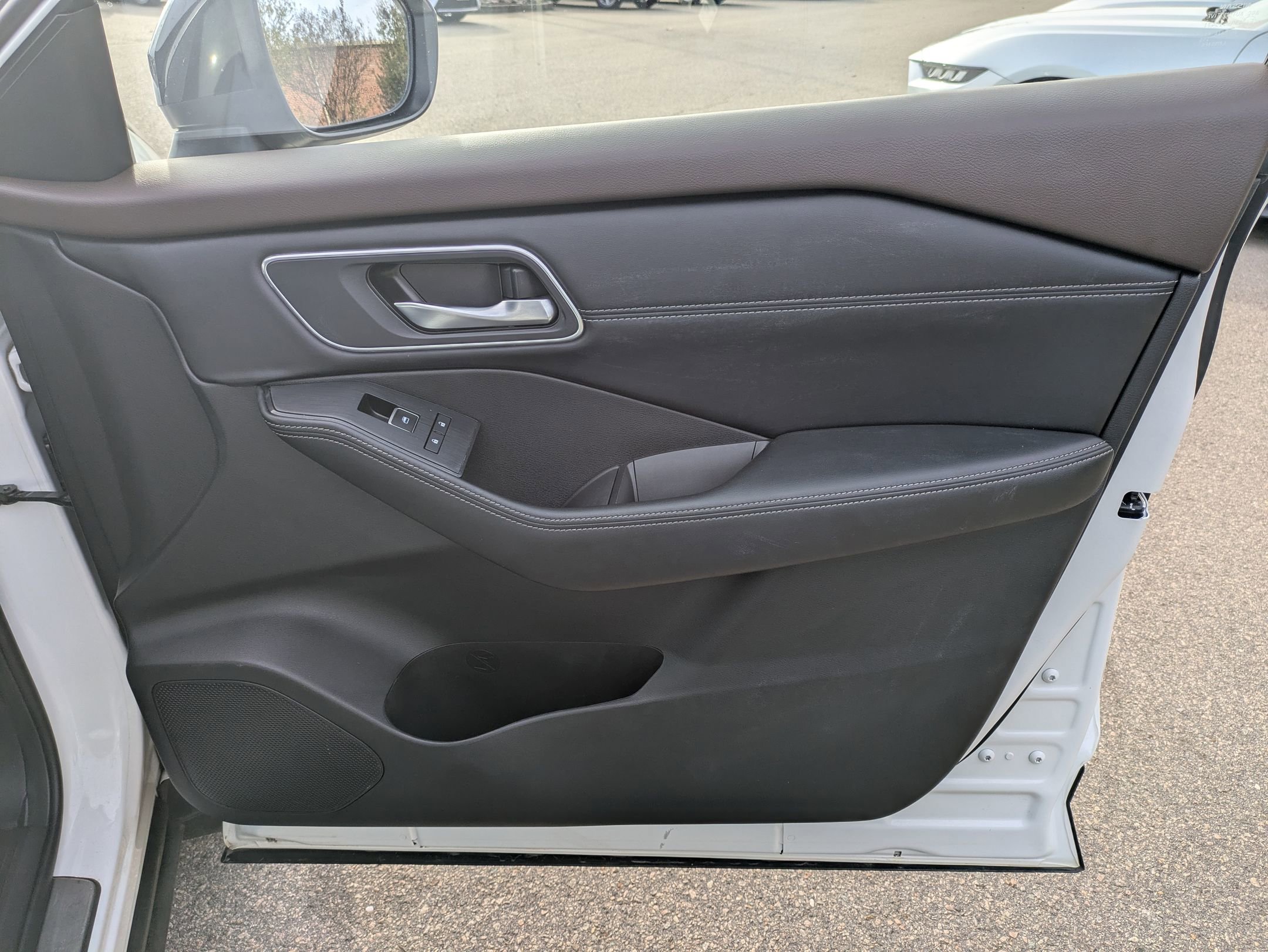 Used 2021 Nissan Rogue Platinum image 32