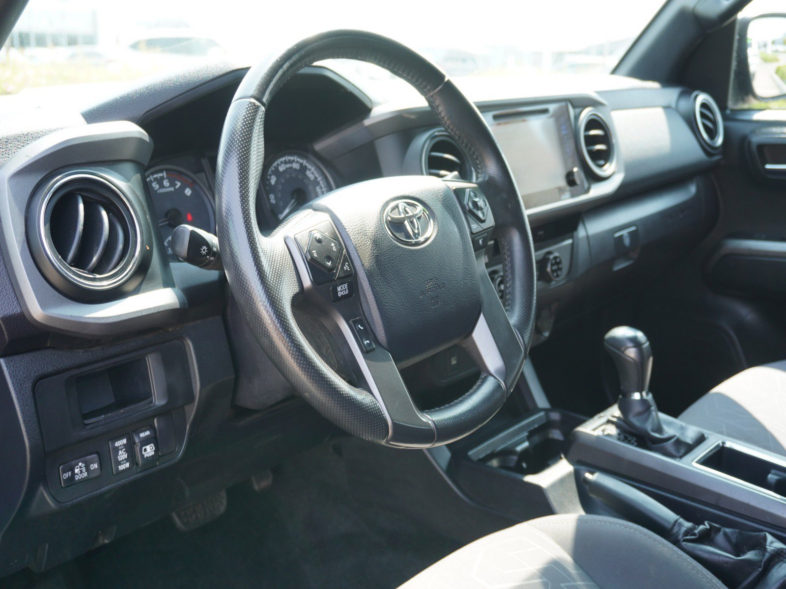 Used 2017 Toyota Tacoma TRD Sport w/ Tow Package (A/T) AWD/4WD image 19