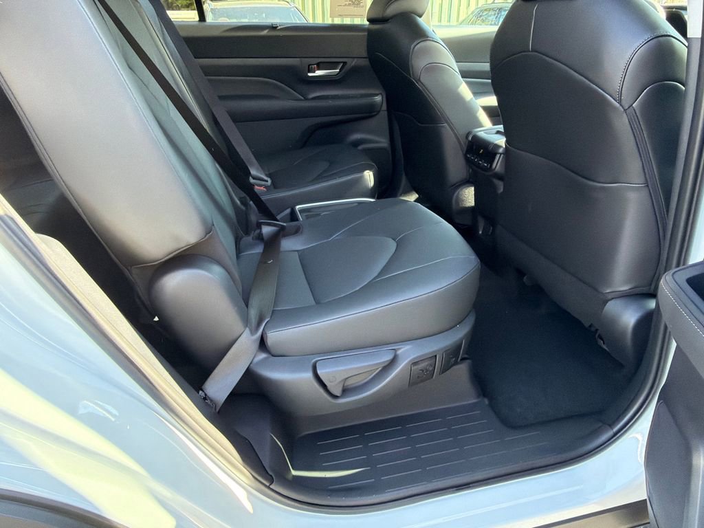 Used 2026 Toyota Grand Highlander XLE image 15
