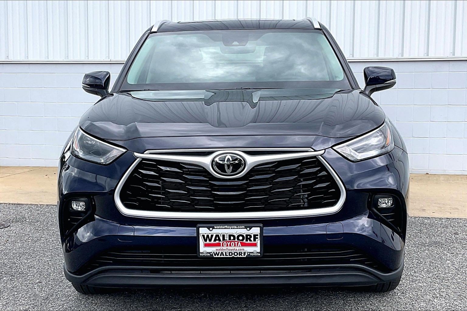 Used 2026 Toyota Highlander XLE AWD/4WD image 3