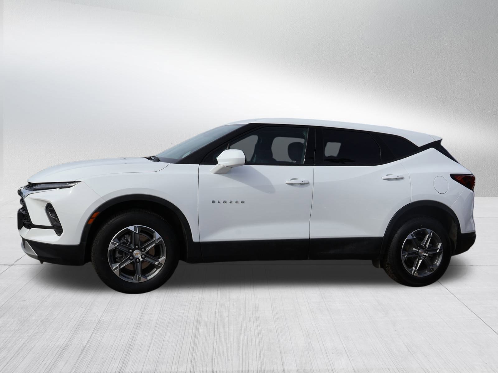 Used 2025 Chevrolet Blazer LT image 4