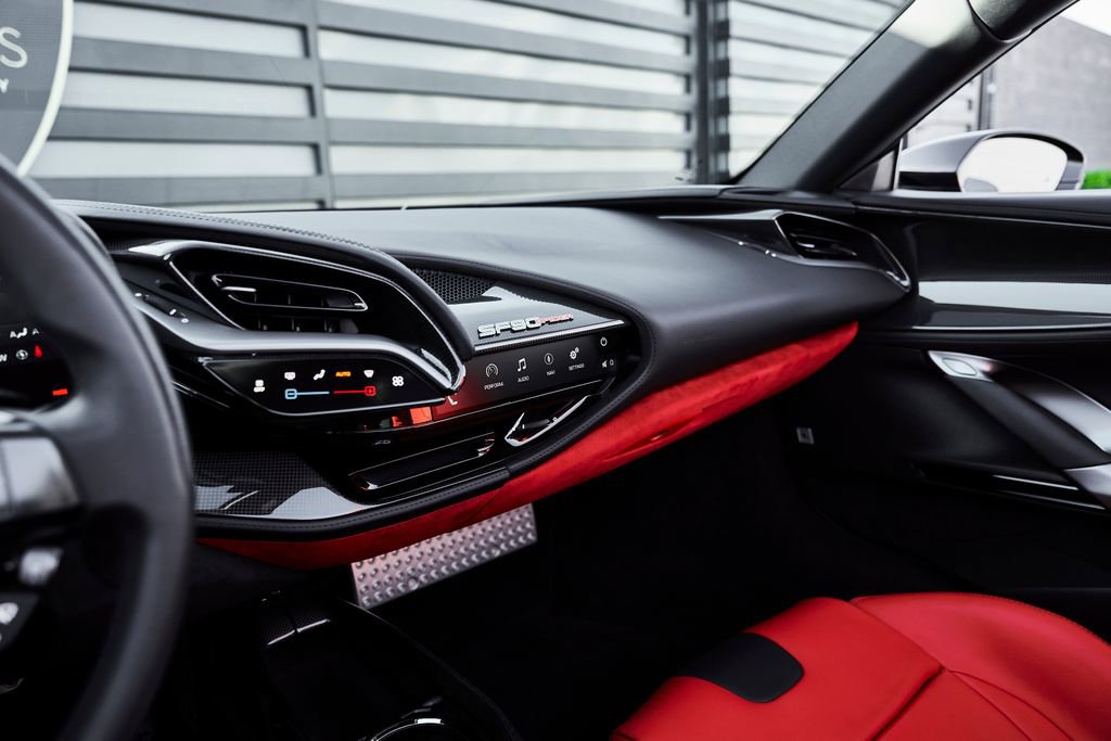 Used 2024 Ferrari SF90 Spider image 64