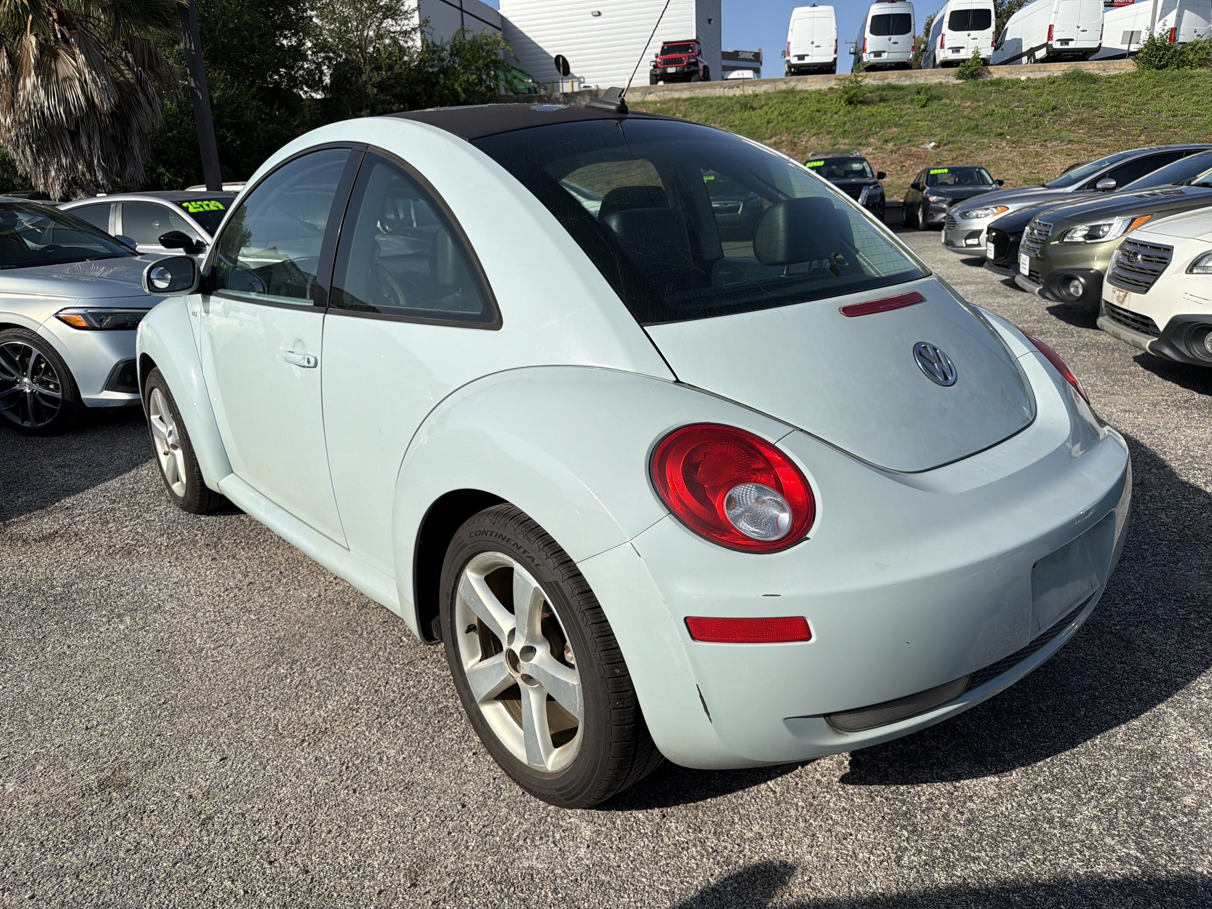 Used 2010 Volkswagen Beetle Coupe FWD image 5