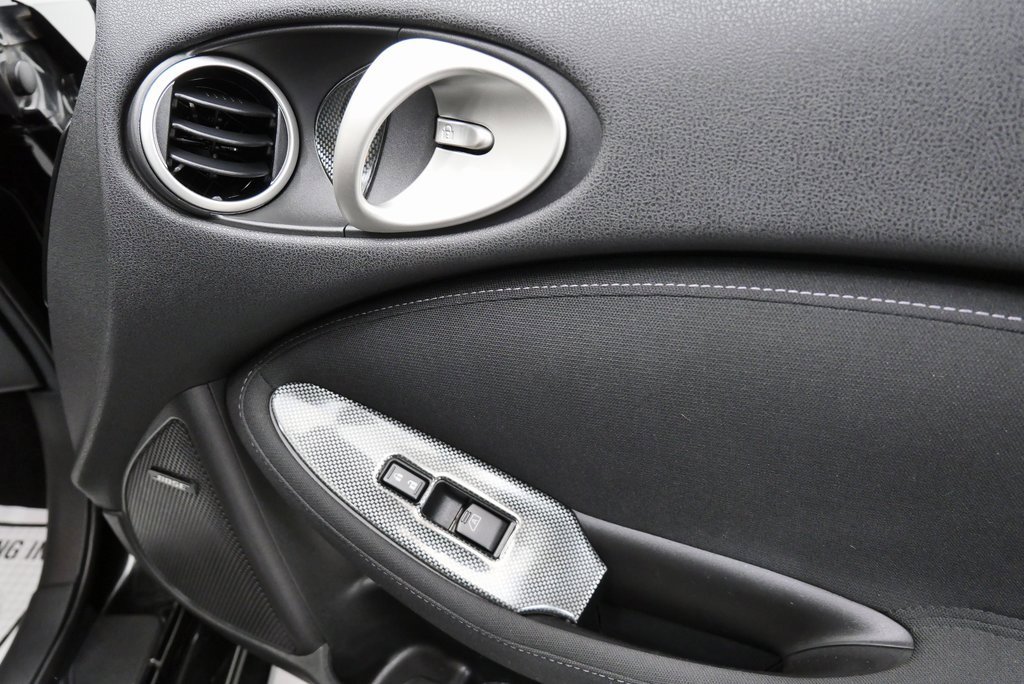 Used 2016 Nissan 370Z w/ Sport Package image 18