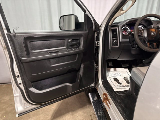 Used 2016 RAM 2500 Tradesman w/ Chrome Appearance Group AWD/4WD image 3