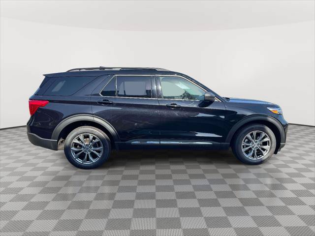 Used 2022 Ford Explorer XLT w/ Equipment Group 202A AWD/4WD image 8