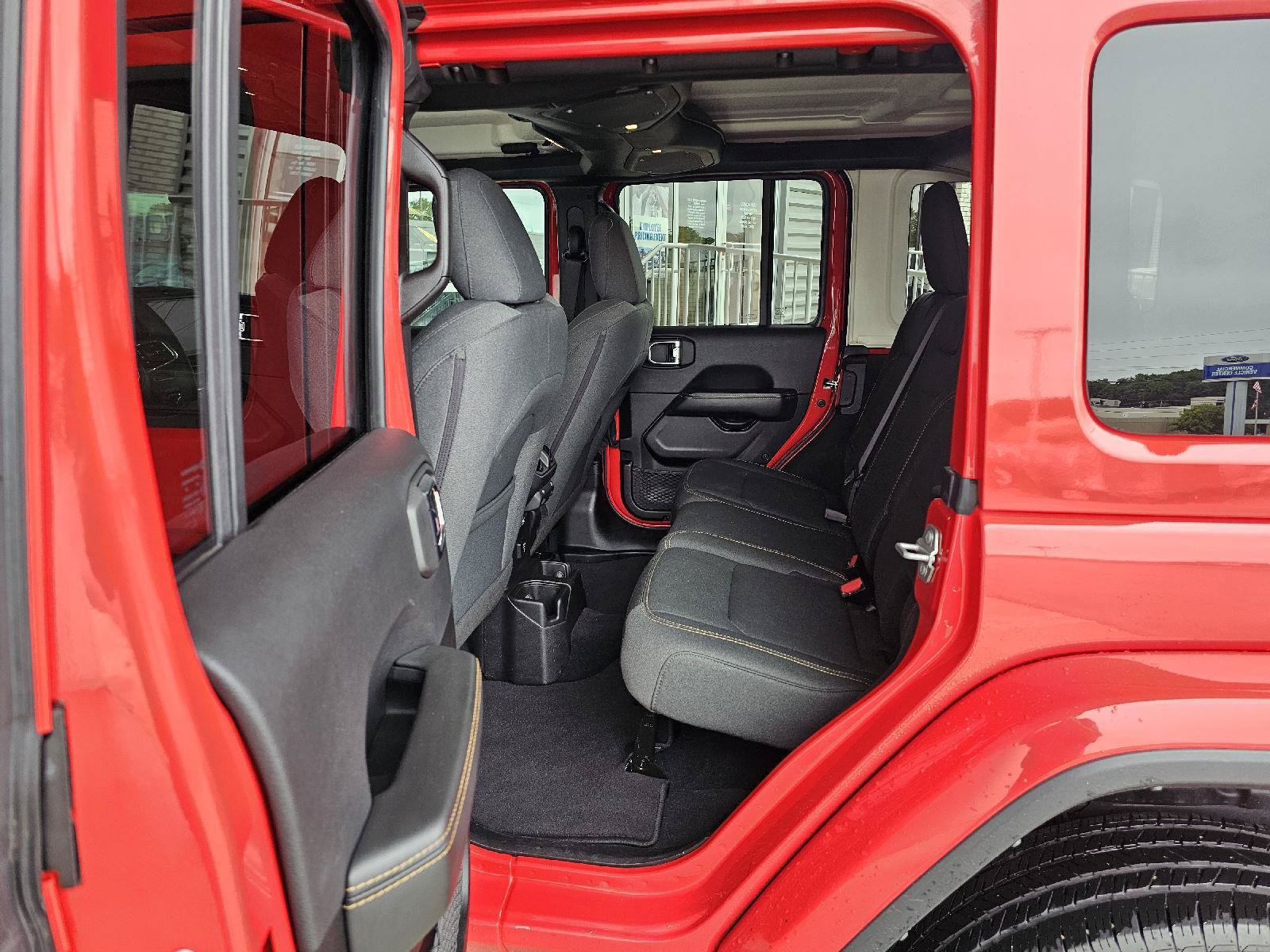 Used 2025 Jeep Wrangler Unlimited Sahara AWD/4WD image 17