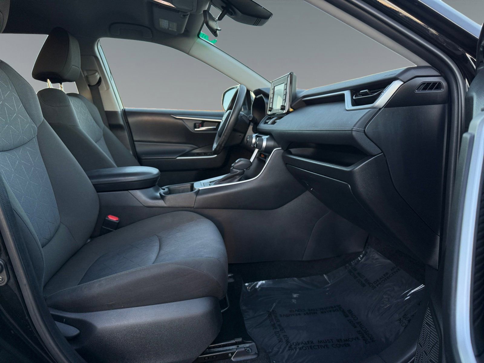 Used 2022 Toyota RAV4 XLE image 21