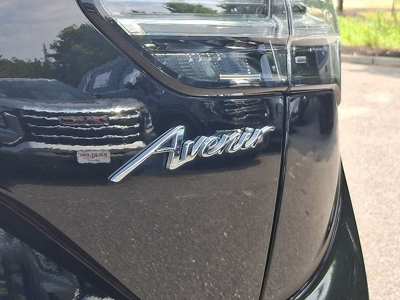 Used 2023 Buick Envision Avenir AWD/4WD image 38