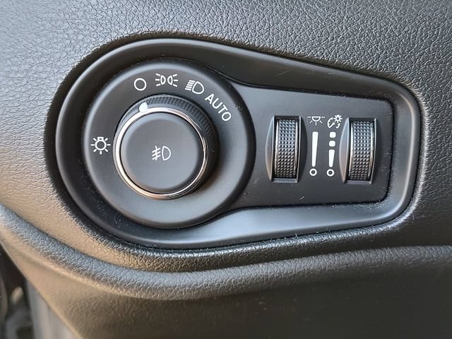 Used 2020 Jeep Renegade Altitude AWD/4WD image 25