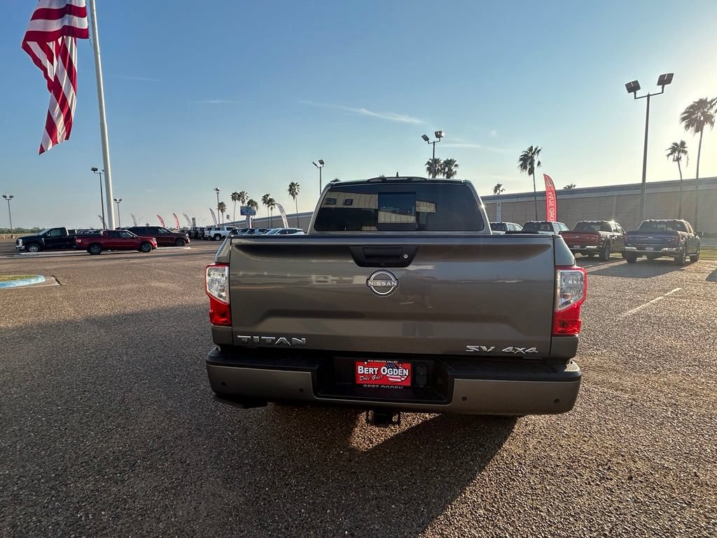 Used 2024 Nissan Titan SV w/ SV Convenience Package AWD/4WD image 5
