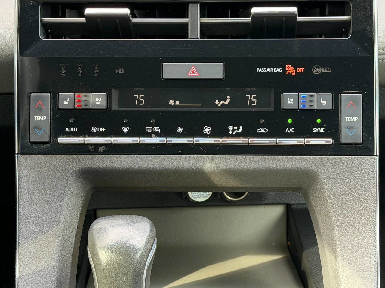 Used 2019 Toyota Avalon Limited image 46