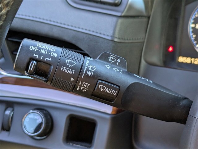 Used 2015 Cadillac Escalade Premium image 29