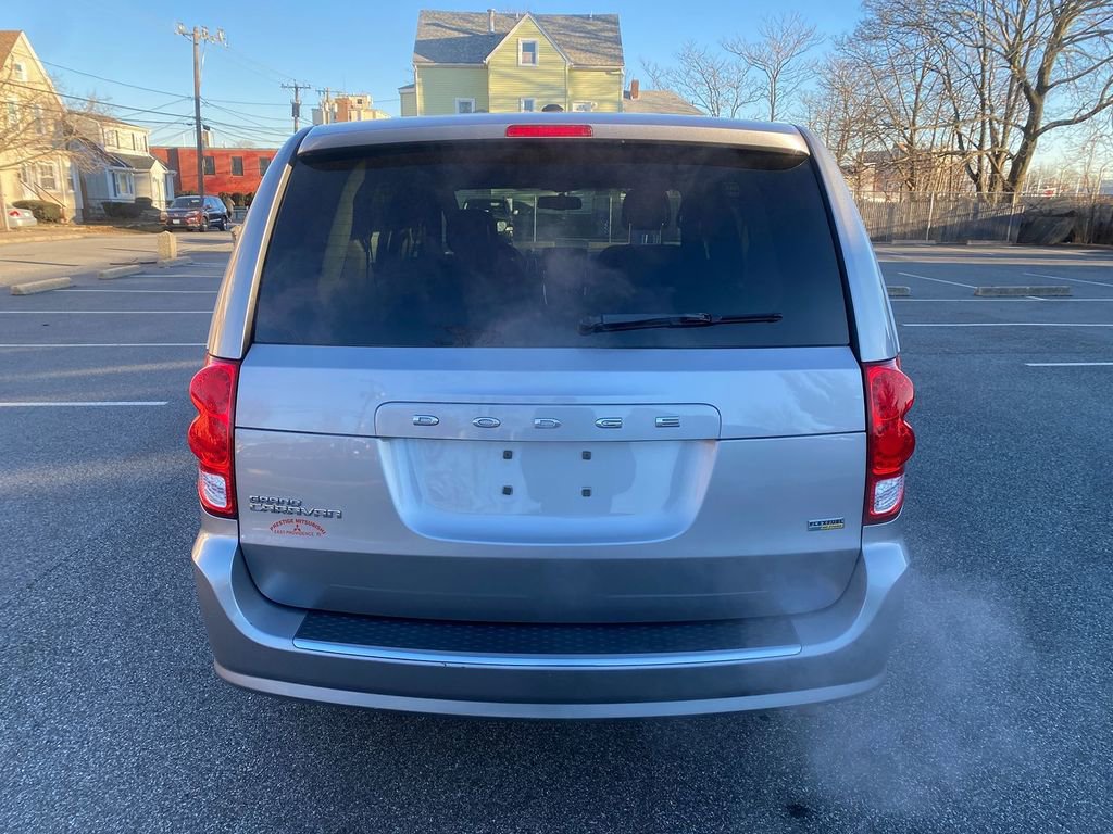 Used 2016 Dodge Grand Caravan SE image 6