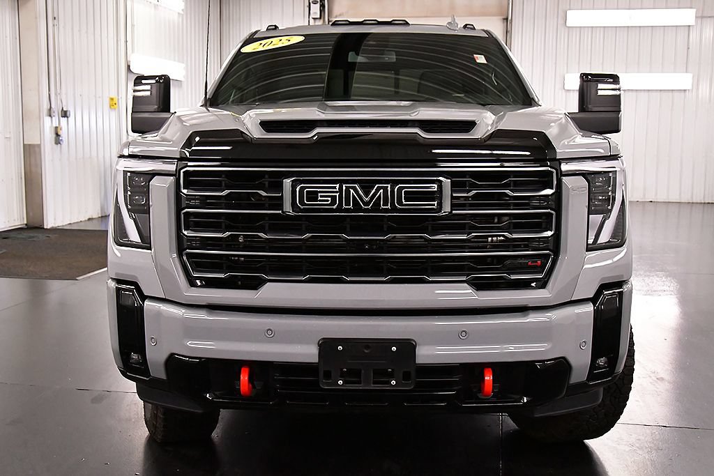 Used 2025 GMC Sierra 2500 AT4 AWD/4WD image 2