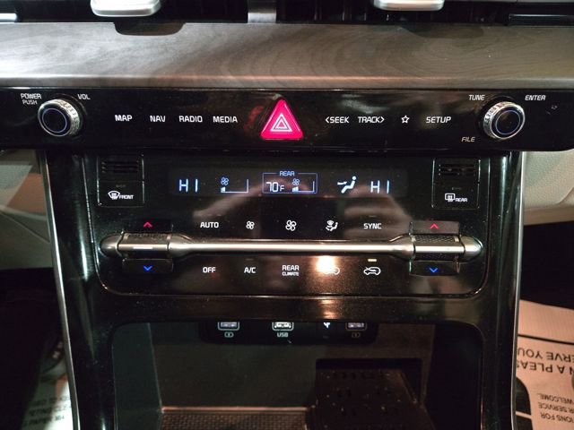 Used 2022 Kia Carnival EX image 26