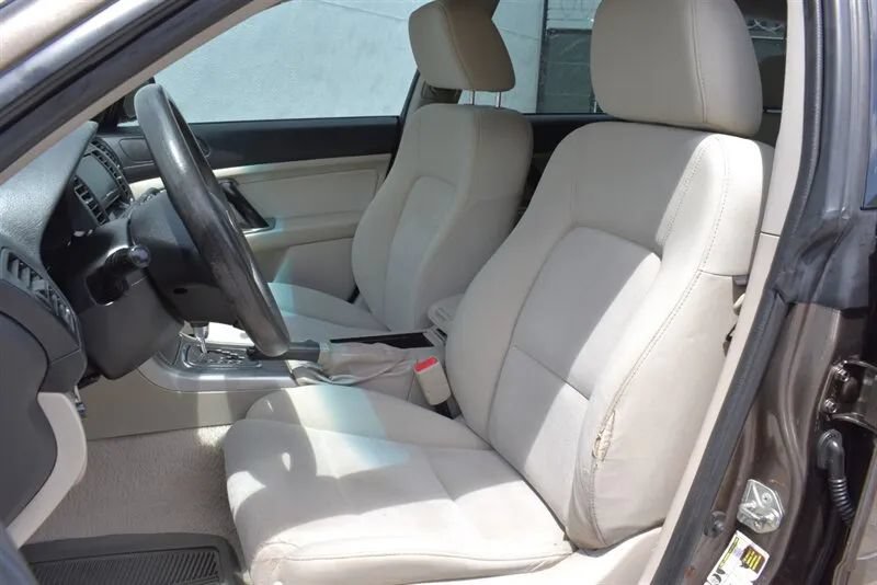 Used 2008 Subaru Outback 2.5i L.L. Bean AWD/4WD image 11