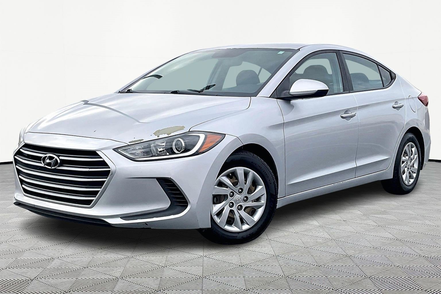 Used 2018 Hyundai Elantra SE image 2
